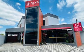 Six'S Hotel